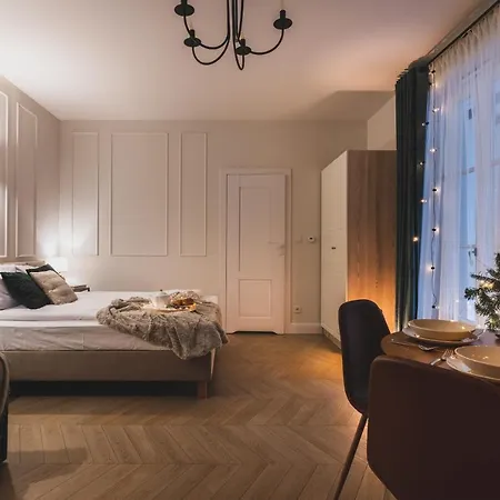 Atrium - Old Town Luxury Apartments - By Upstairs Krakau Exterior foto