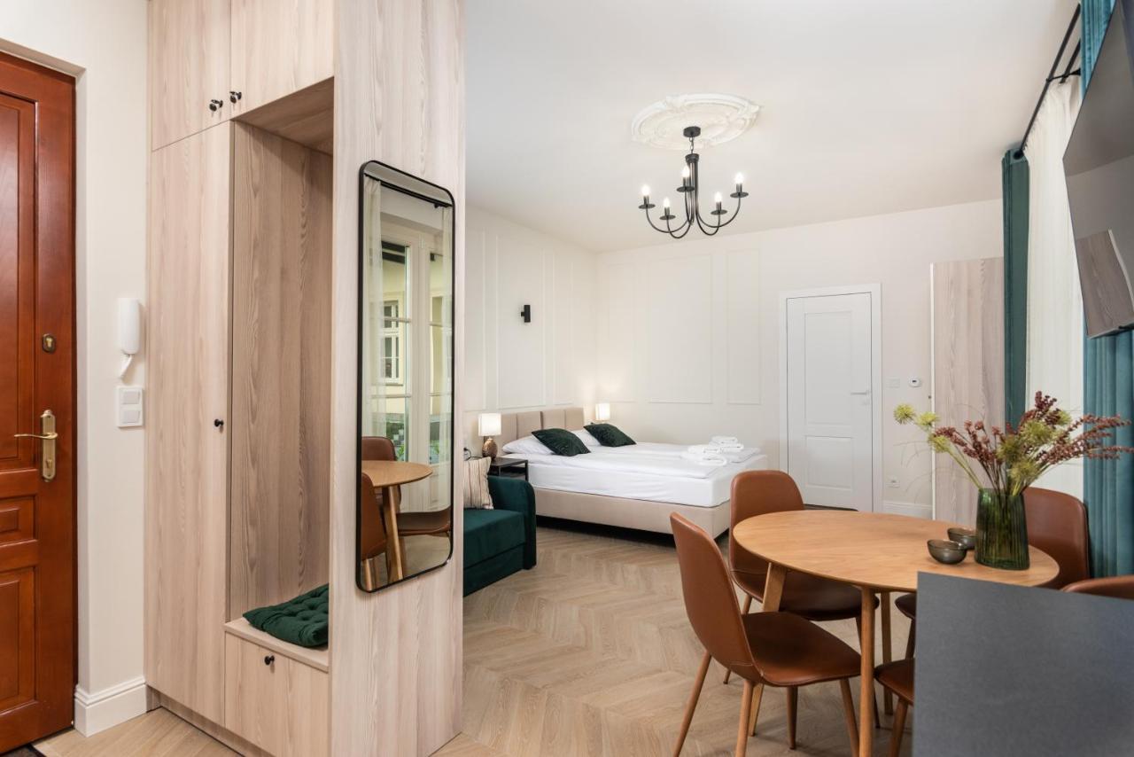 Atrium - Old Town Luxury - By Upstairs Apartment Krakau