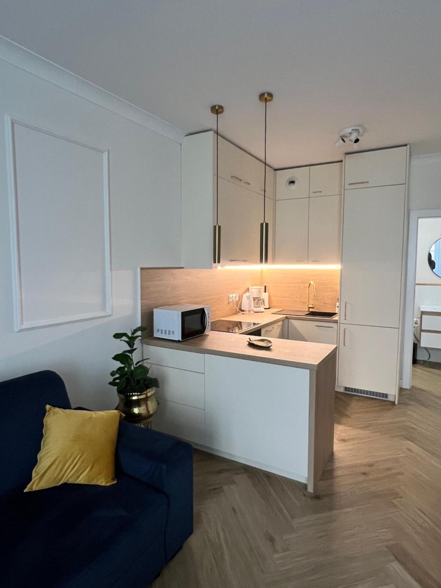 Atrium - Old Town Luxury - By Upstairs Apartment