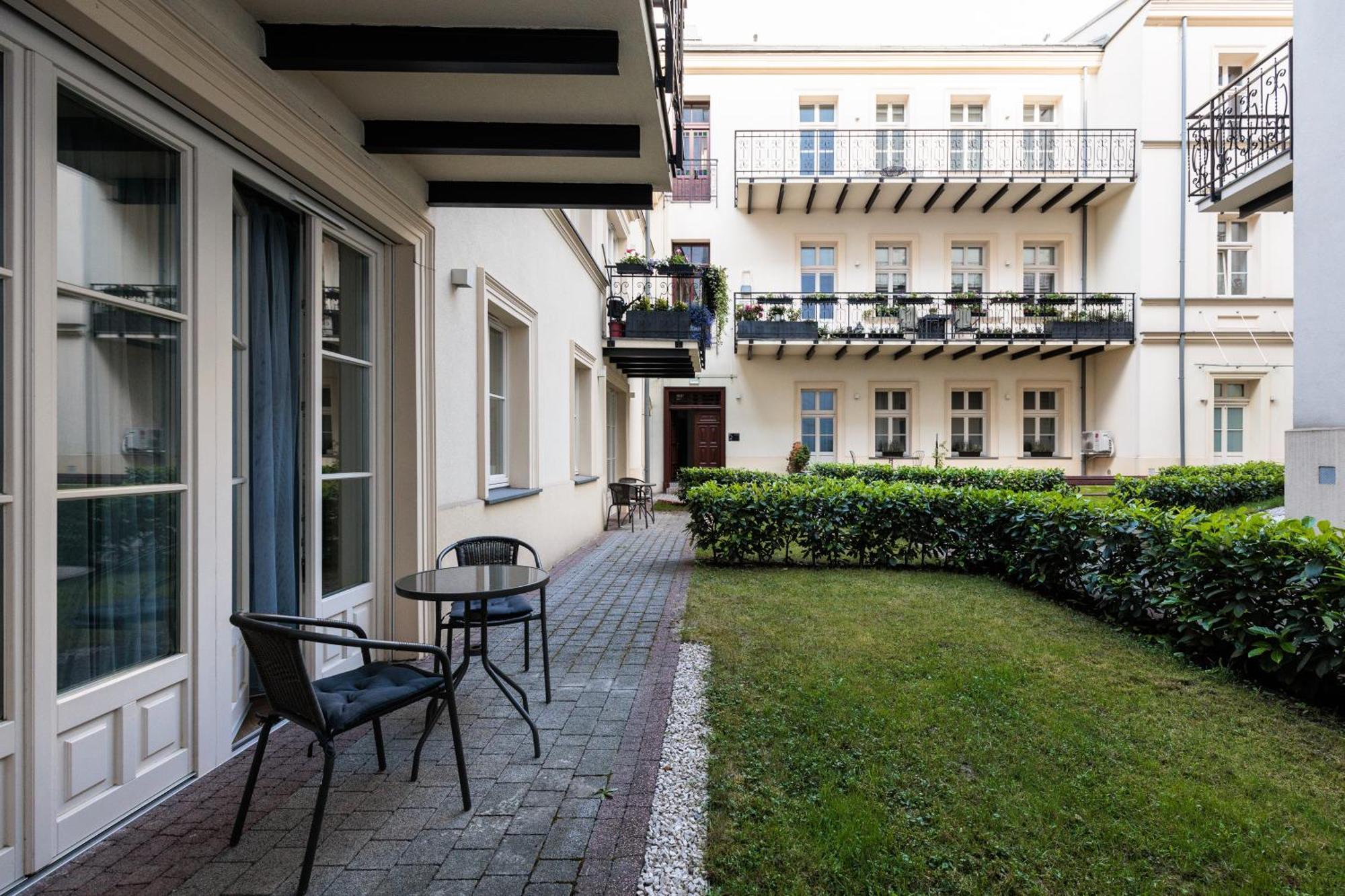 Atrium - Old Town Luxury - By Upstairs Appartamento